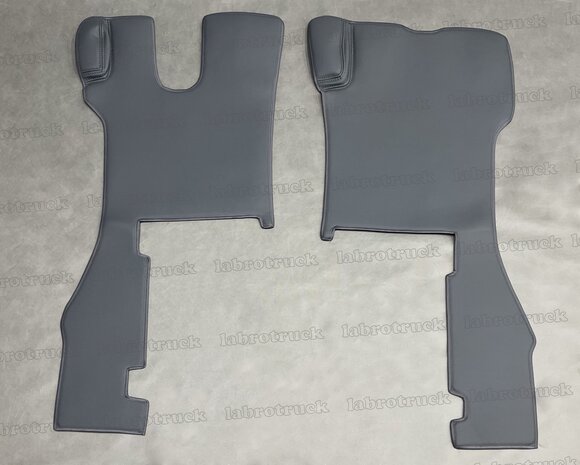 ACTIE! Vloermatten geschikt voor SCANIA R Next glad lederlook antraciet L17 (2 VASTE STOELEN), borduring optioneel.