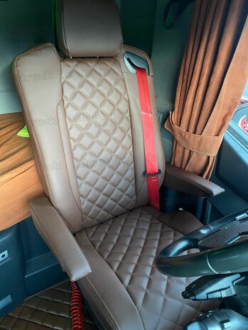 Stoelhoezen geschikt voor RENAULT T doorgestikt lederlook middenstuk