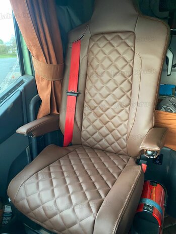 Stoelhoezen geschikt voor RENAULT T doorgestikt lederlook middenstuk