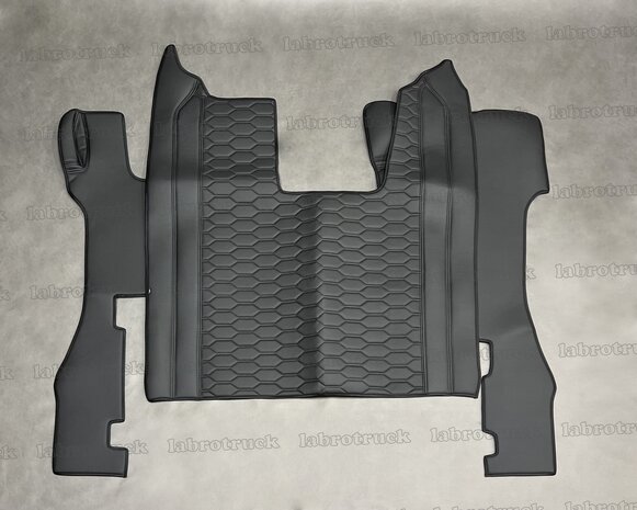 ACTIE Tunnelhoes met vloermatten (klapstoel) geschikt voor SCANIA R NEXT GEN  volledig zwart, midden zwart LH1 patroon horizontaaal lederlook. 