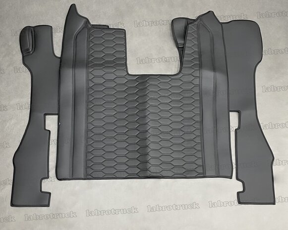 ACTIE! Tunnelhoes met vloermatten (LUXE / DRAAIENDE STOEL) geschikt voor SCANIA R NEXT GEN  volledig zwart, midden zwart LH1 patroon horizontaaal lederlook. 