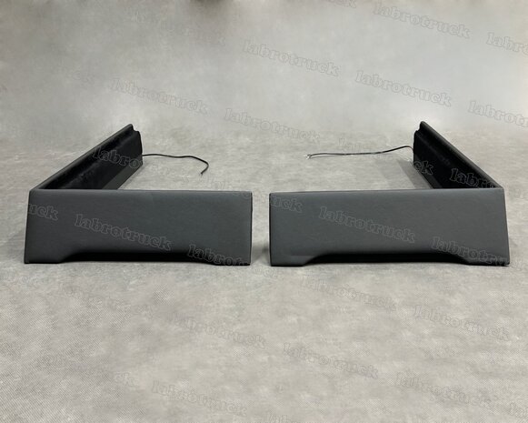 Set stoelhoeken geschikt voor een SCANIA NEXT GEN, STREAMLINE R, G passagiersstoel is een LUXE STOEL,  lederlook L1 zwart, rode ledverlichting, zonder logo.