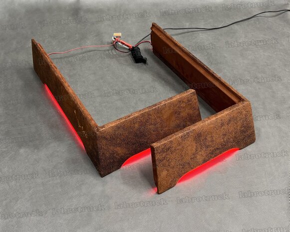 Set stoelhoeken geschikt voor een SCANIA STREAMLINE R, G passagiersstoel is een LUXE STOEL,  pritstof T3 cognacbruin, rode ledverlichting, met logo.