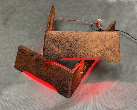 Set stoelhoeken geschikt voor een SCANIA STREAMLINE R, G passagiersstoel is een LUXE STOEL,  pritstof T3 cognacbruin, rode ledverlichting, met logo.