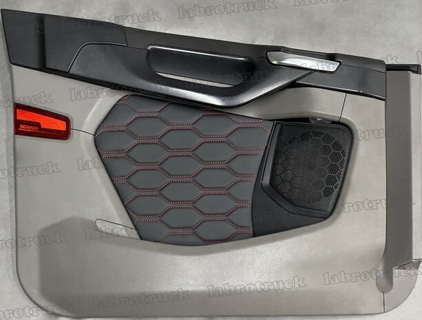 PATROON Deurpanelen geschikt voor SCANIA NEXT GEN. Patroon nr.2 doorgestikt lederlook MODEL 1