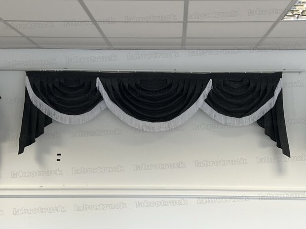 Wolk gordijnen Elegance serie met 3 geplooide bogen met lange franjes (korte zijkanten)