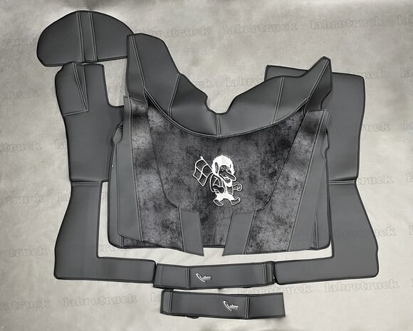 💥OP IS OP! 8 delige set geschikt voor VOLVO FH5,FH AERO, FH4. Tunnelhoes (bekijk de foto&rsquo;s goed!)  + vloermatten + covers + deurpanelen + stuurkolom L1/T1, zilvergrijze stiksels en logo.