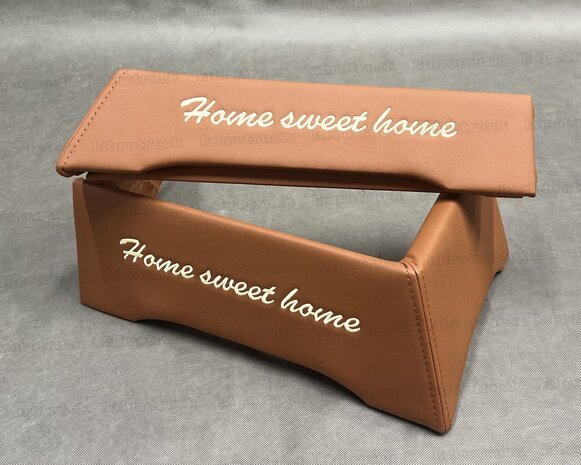 SALE ✅  Set stoelhoeken geschikt voor VOLVO FH5, AERO, FH 4 (2 vaste stoelen), lederlook L3 cognacbruin, zonder ledverlichting, met logo.