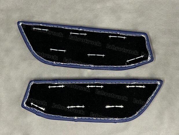 SALE : Set deurpanelen met klitteband geschikt voor DAF New gen XG, XF, XD geknoopt lederlook , kleur donker blauw L 99. 