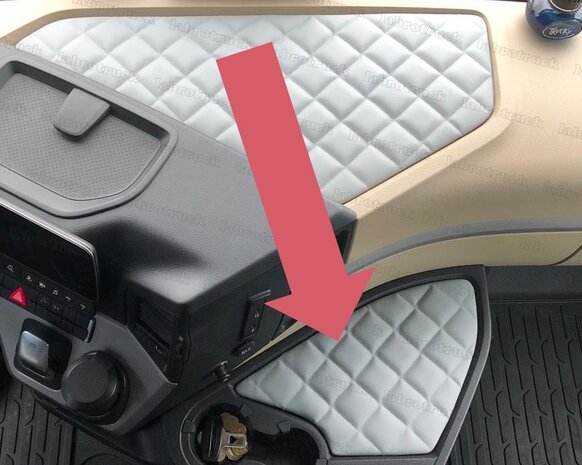 SALE ! Dashboardplankje voor opbergbakje (kijk foto's) geschikt voor Mercedes Actros MP4,5 BREDE CABINE LABRO SERIE, kleur licht grijs P16 doorgestikt (vierkantjes).