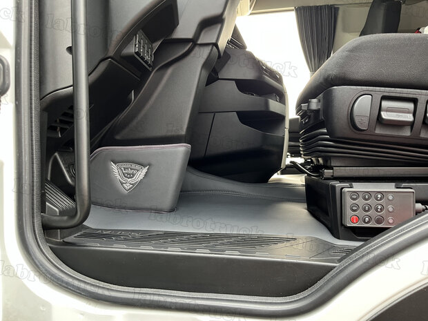 NIEUW! Tunnelhoes & Vloermatten &ndash; Compleet in &eacute;&eacute;n stuk geschikt voor nieuwste IVECO S-Way 2025