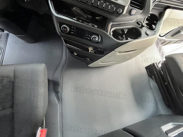 NIEUW! Tunnelhoes & Vloermatten &ndash; Compleet in &eacute;&eacute;n stuk geschikt voor nieuwste IVECO S-Way 2025