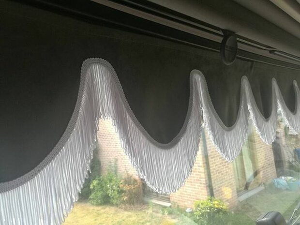 Raamband TYPE 2 diepte boogjes met KORTE dubbel 5 cm viscose franjes ( LET OP diepen bogen maar korte franjes )